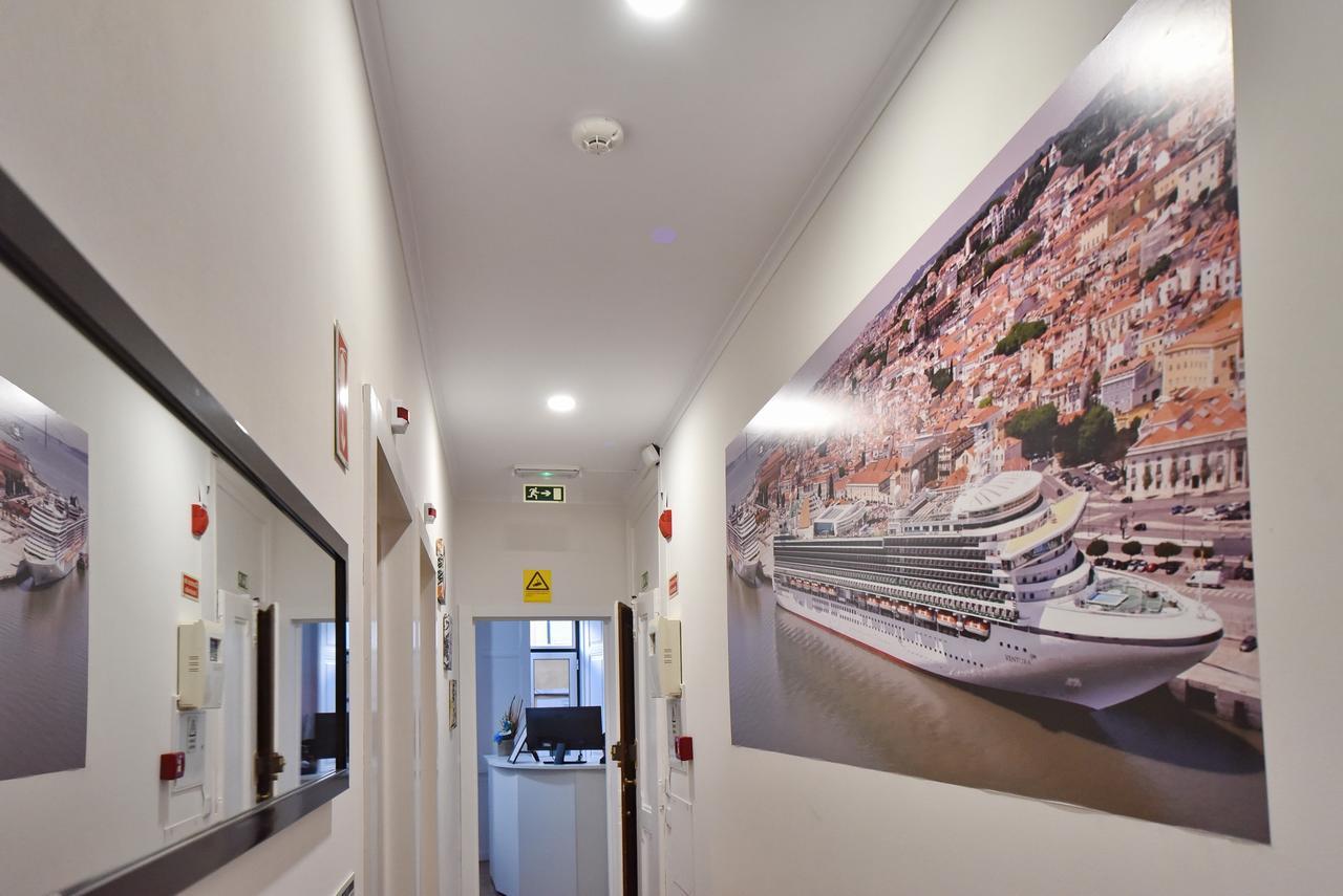 Train Lisbon Hostel Exterior foto